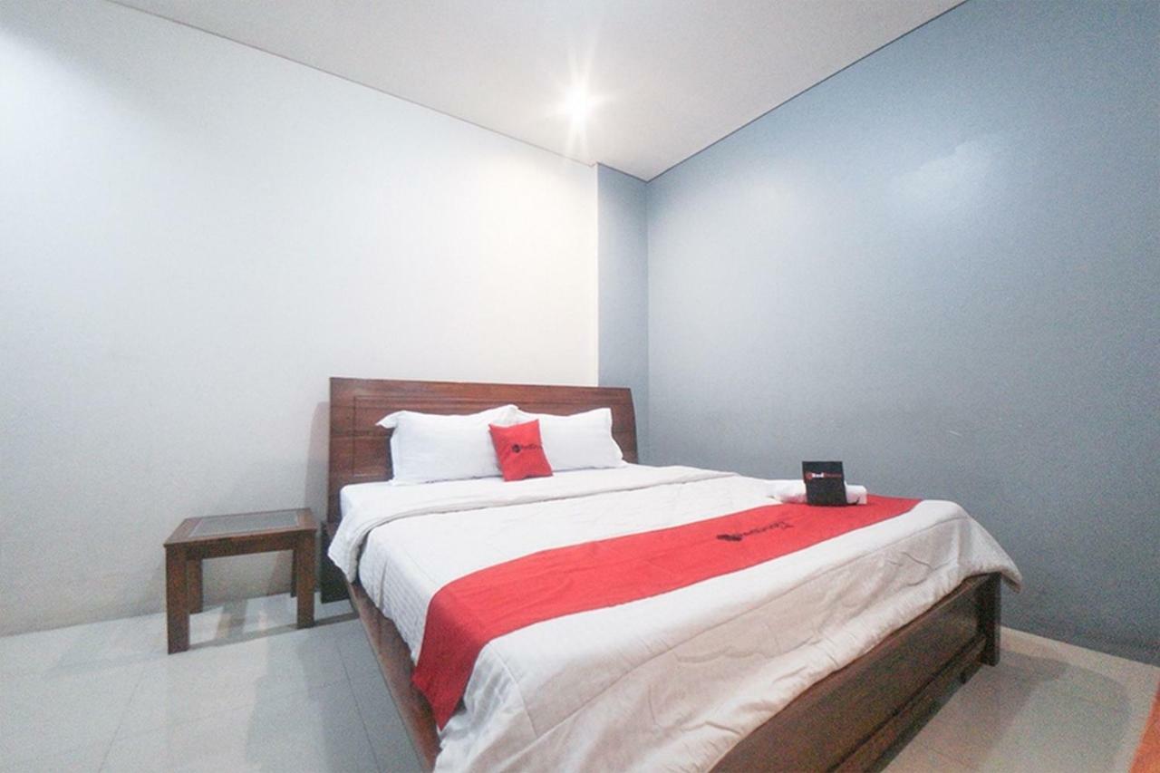 Reddoorz Plus Near Green Pramuka Square Mall Jakarta Ngoại thất bức ảnh