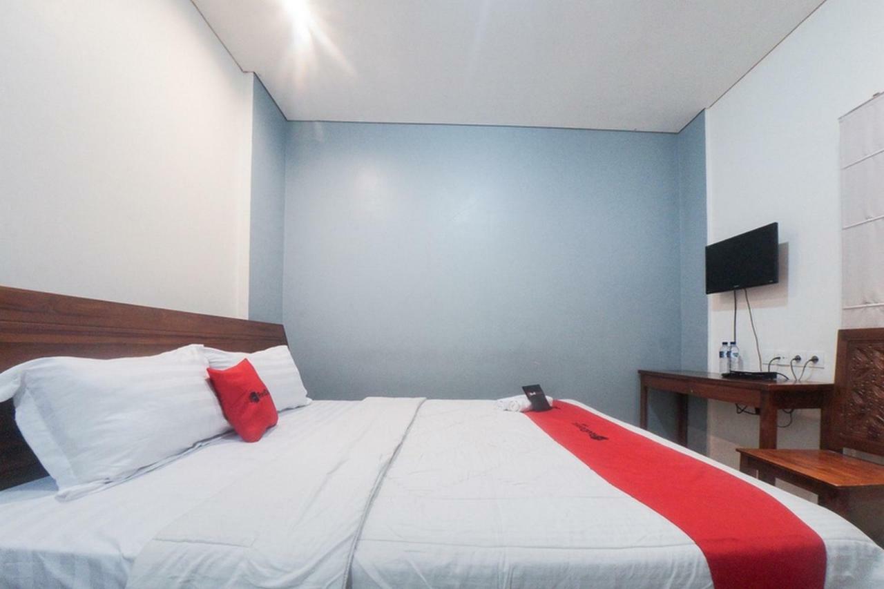 Reddoorz Plus Near Green Pramuka Square Mall Jakarta Ngoại thất bức ảnh
