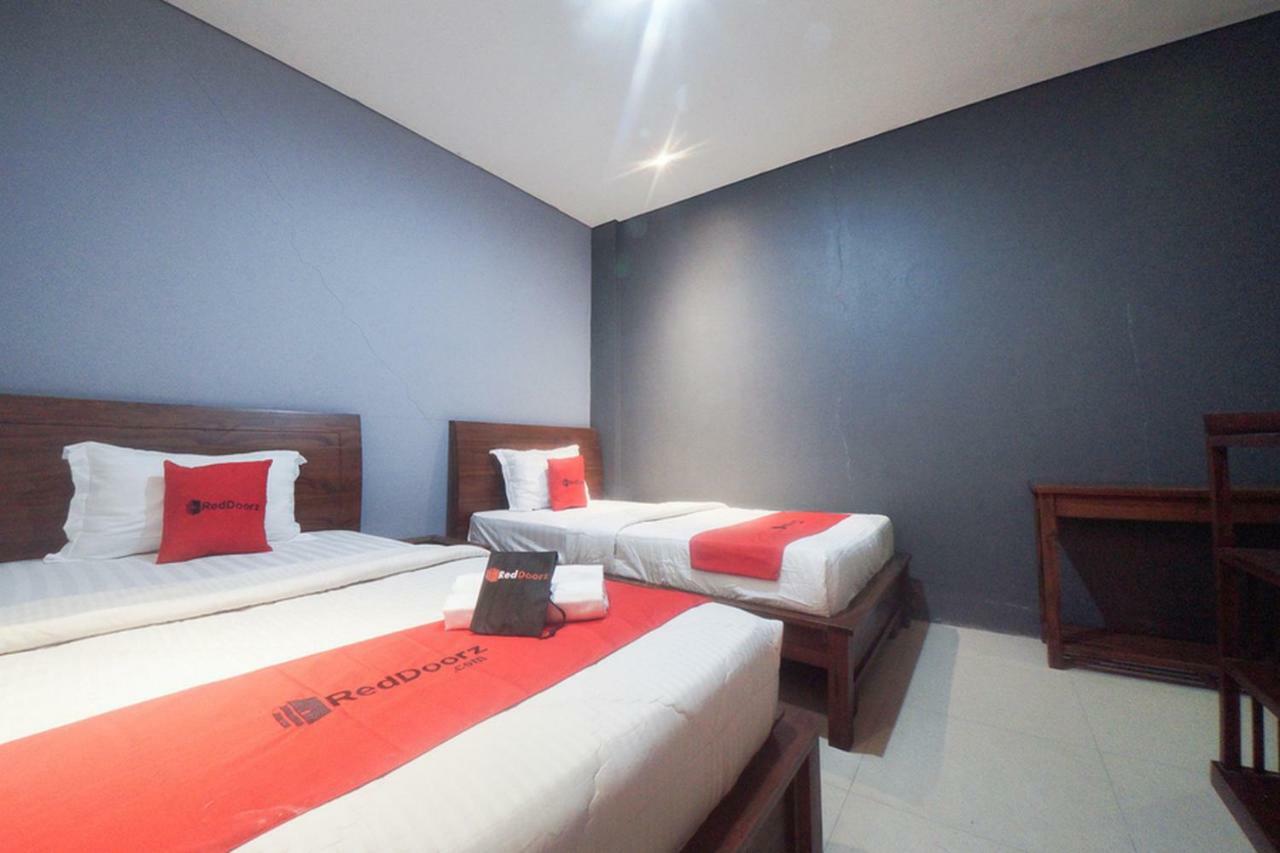 Reddoorz Plus Near Green Pramuka Square Mall Jakarta Ngoại thất bức ảnh